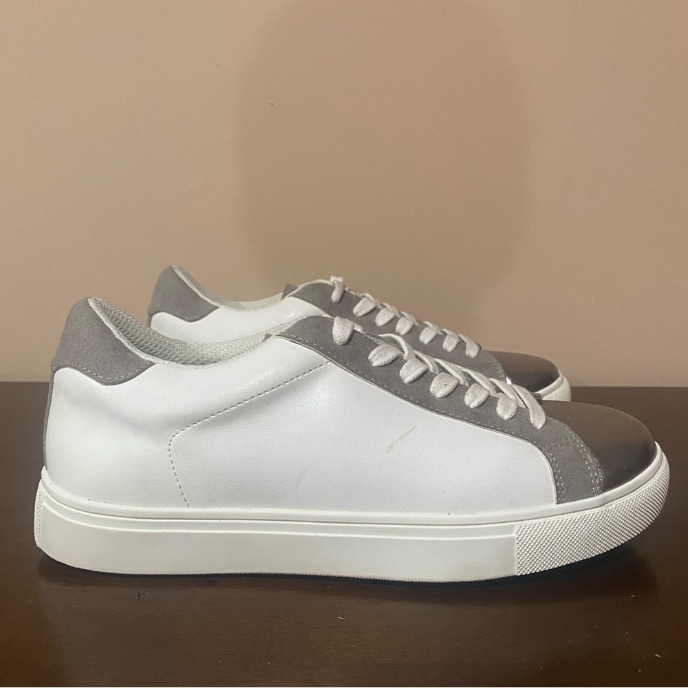 Isaac Mizrahi Live Silver Sneakers 8.5